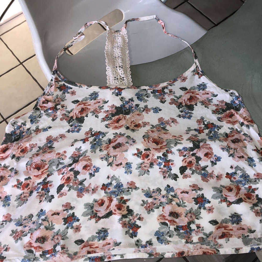 Floral tank top. Size M. Forever 21
